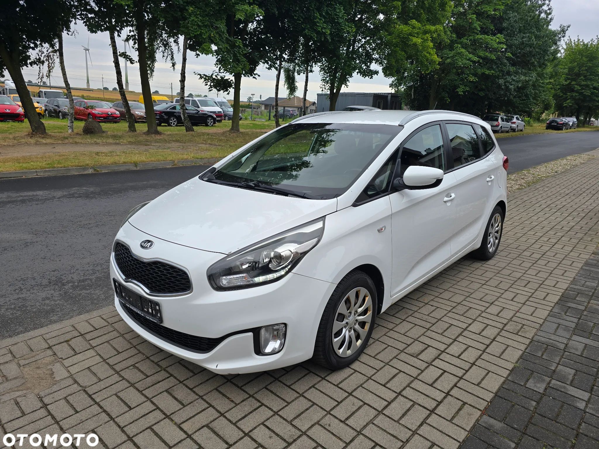 Kia Carens 1.7 CRDi 115 UEFA EURO 2016 - 1
