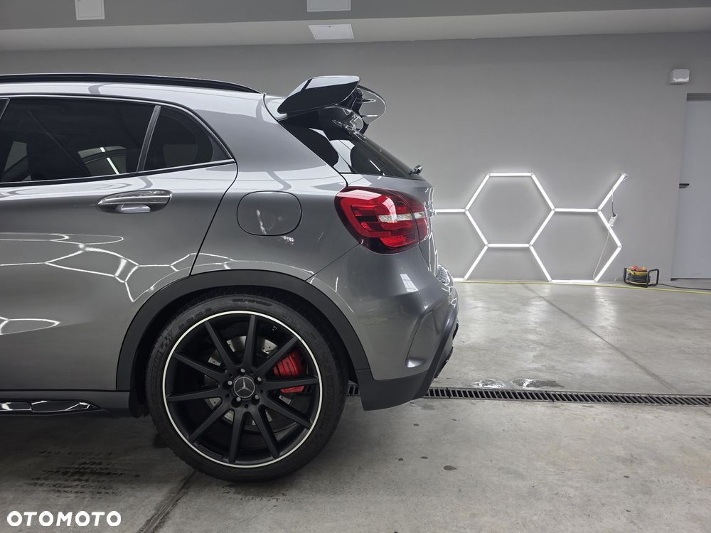 Mercedes-Benz GLA - 10