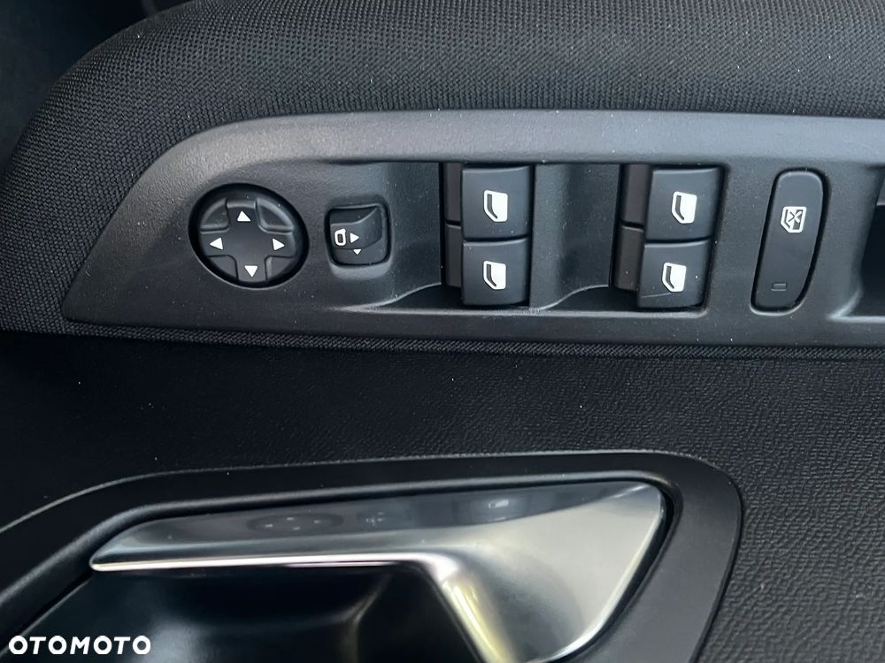 Peugeot 208 1.2 PureTech Style S&S - 23