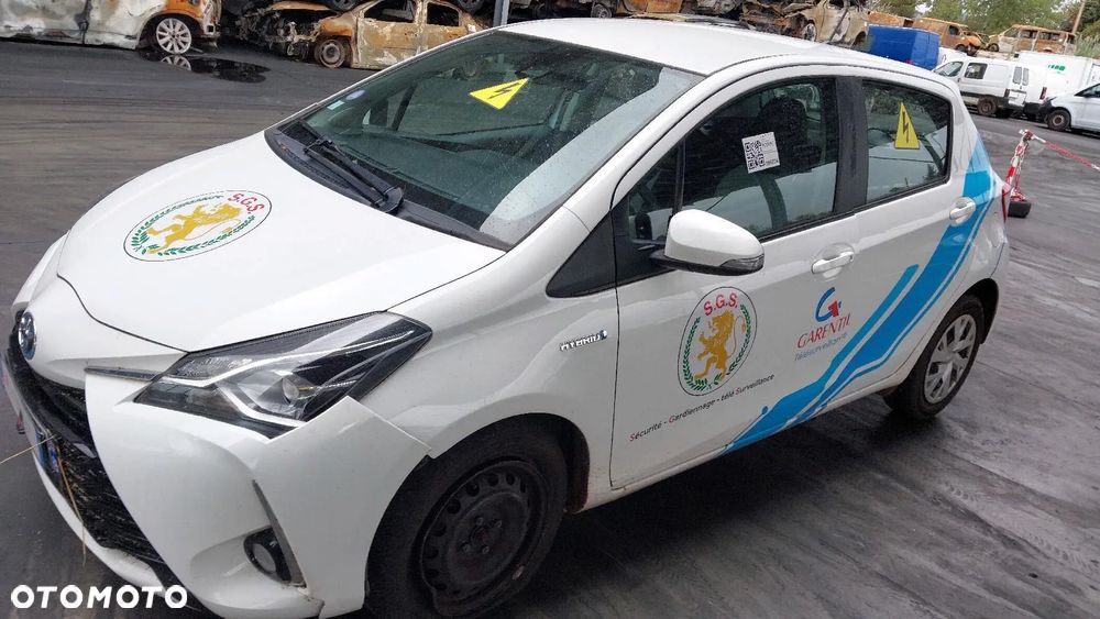 Toyota Yaris Hybrid 100 Premium - 9