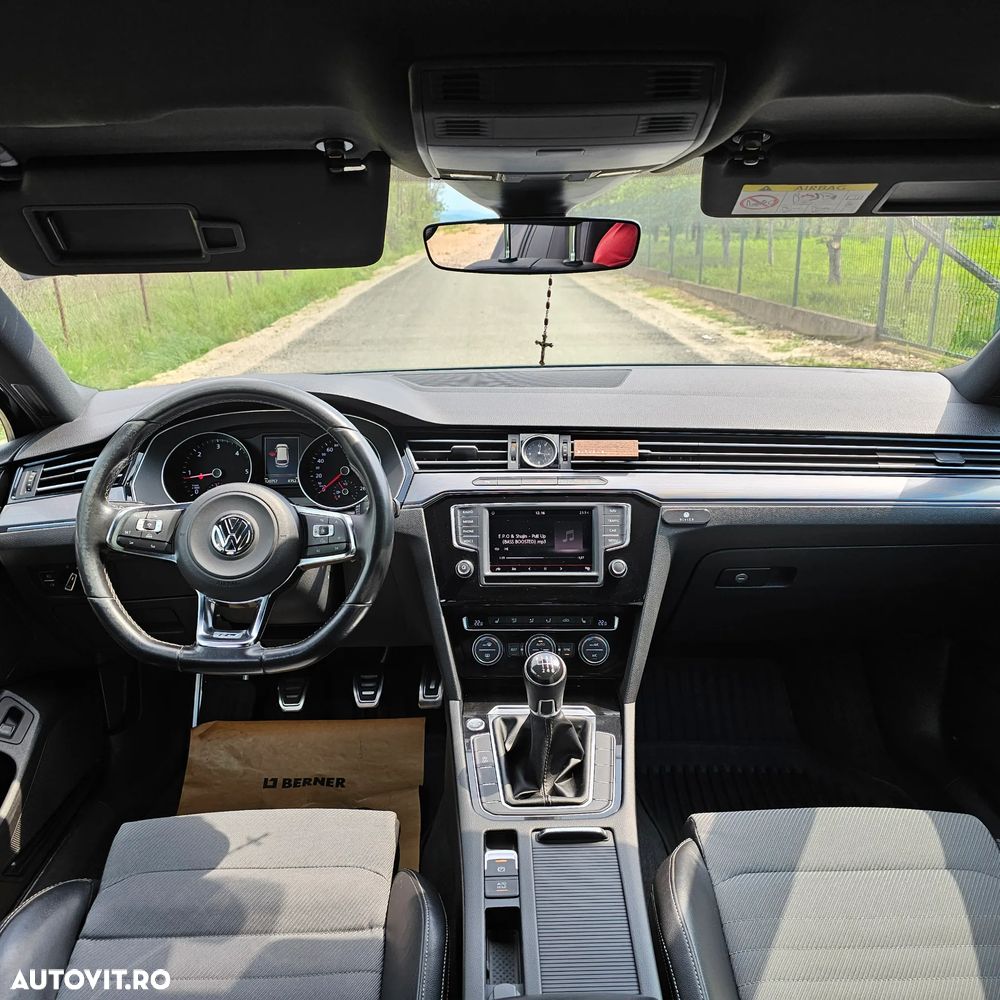 Volkswagen Passat 2.0 TDI R Executive - 9