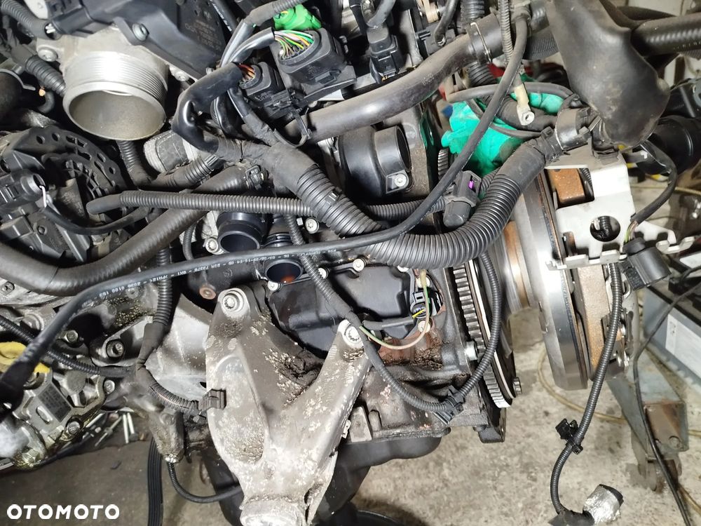 Audi A4 B81.8 T silnik CDH dół silnika - 3