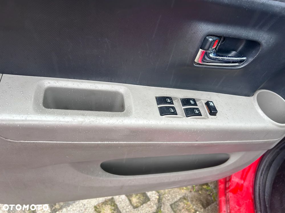 Daihatsu Sirion 1.0 - 8