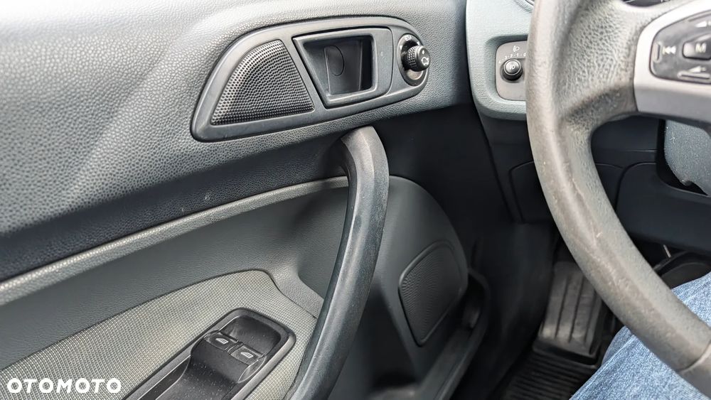 Ford Fiesta 1.4 TDCi Ambiente - 14