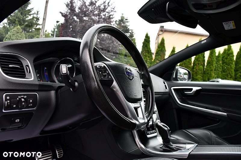 Volvo V60 D4 Geartronic R-Design - 11