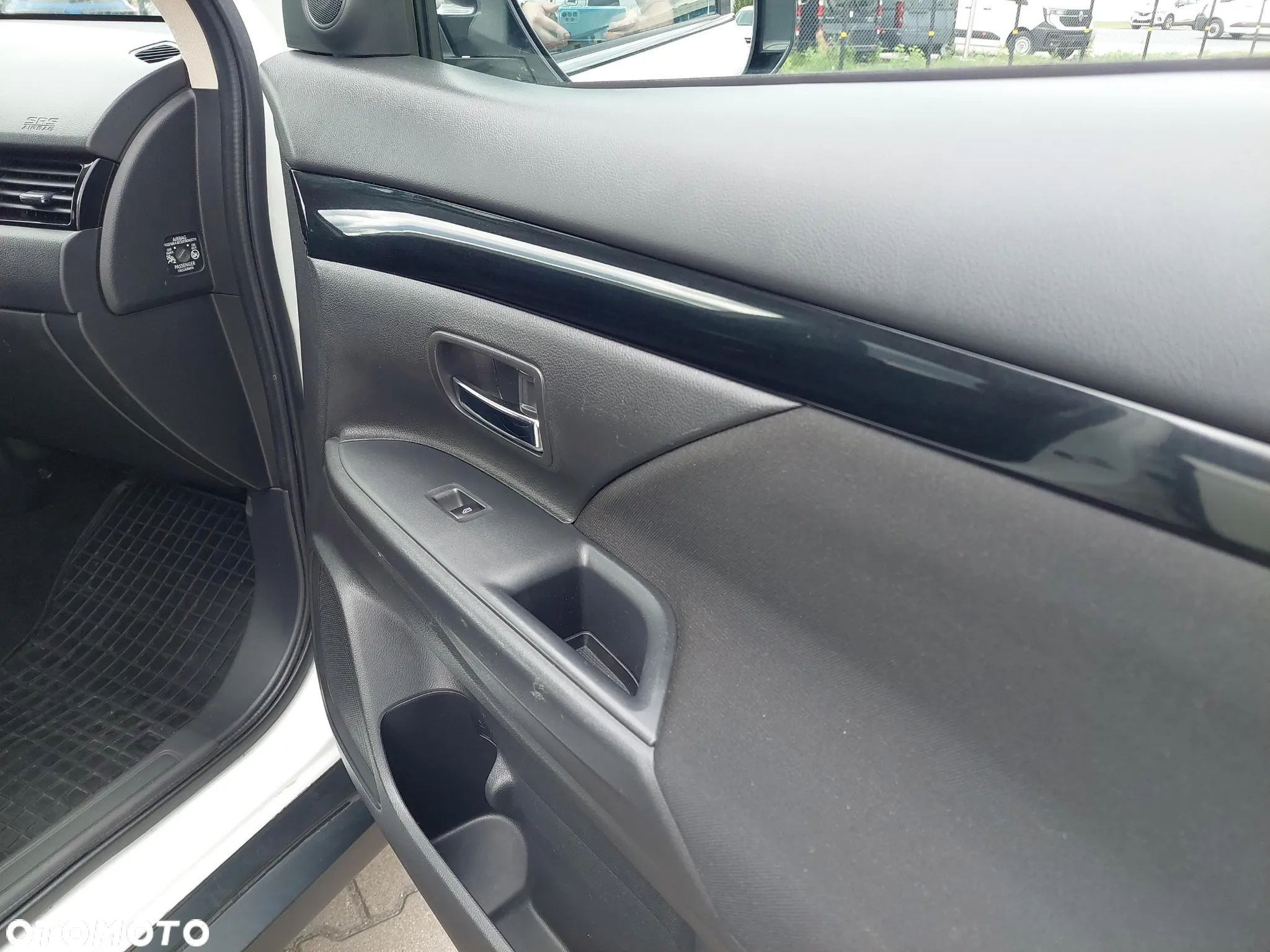 Mitsubishi Outlander 2.0 Intense 2WD CVT - 24