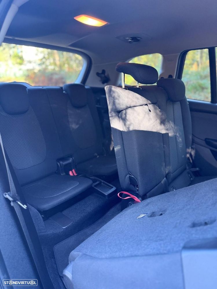 BMW 216 Gran Tourer d - 11