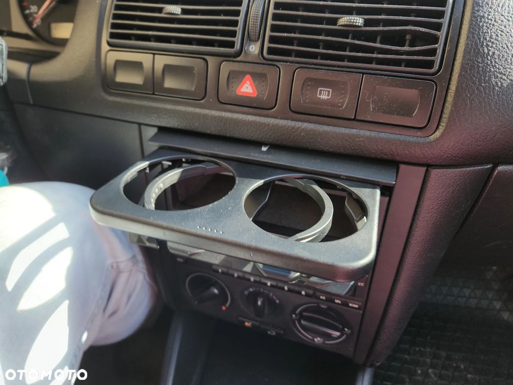 Volkswagen Golf 1.6 Comfortline - 12