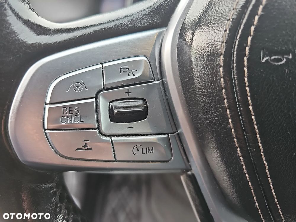 BMW Seria 7 740Le xDrive iPerformance - 17