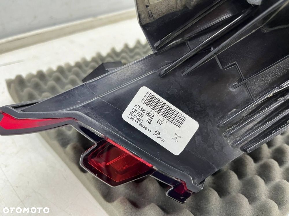 Lampa Porsche Panamera II 971 16-20r. PRAWA tylna w błotnik ORYGINALNA prawy tył Europa 971945092b - 13