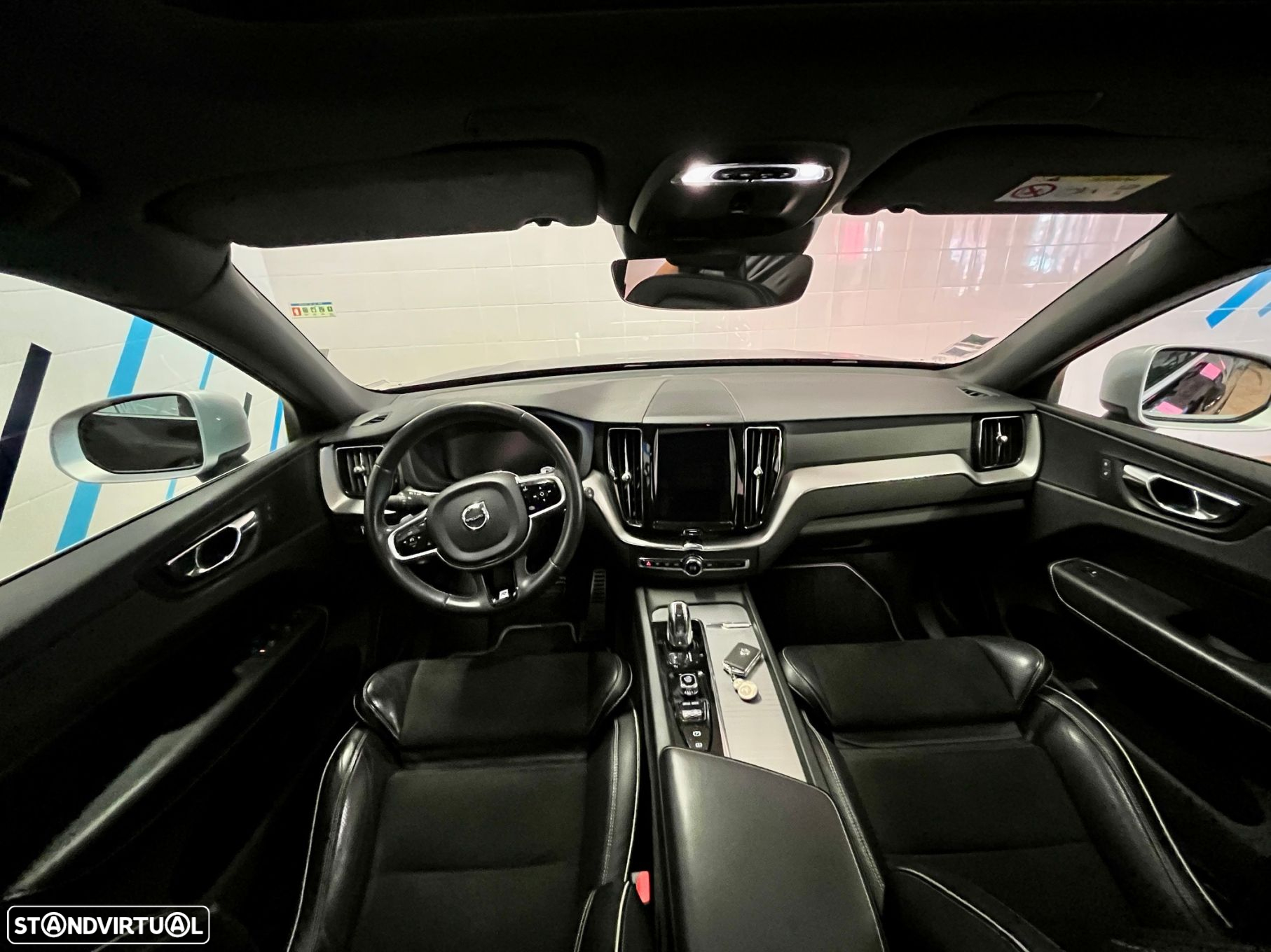 Volvo XC 60 2.0 T8 PHEV R-Design AWD - 31