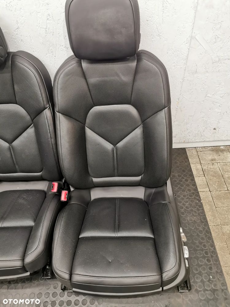 Porsche Macan 95B fotele kanapa tapicerki komplet czarna skóra - 2