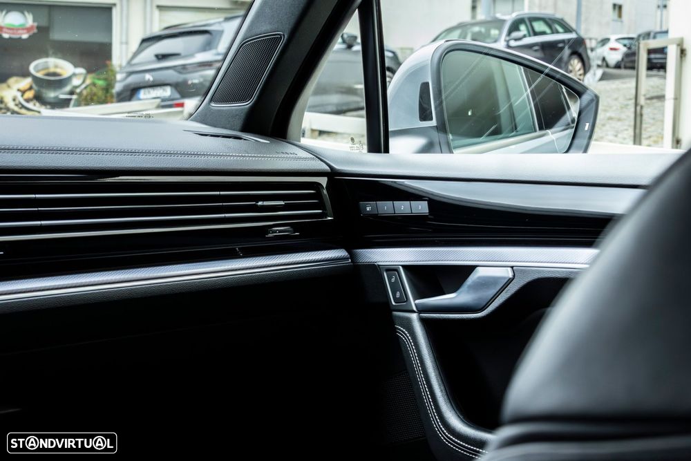 VW Touareg 3.0 TDI V6 R-Line - 14