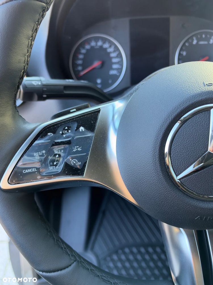 Mercedes-Benz Sprinter - 16