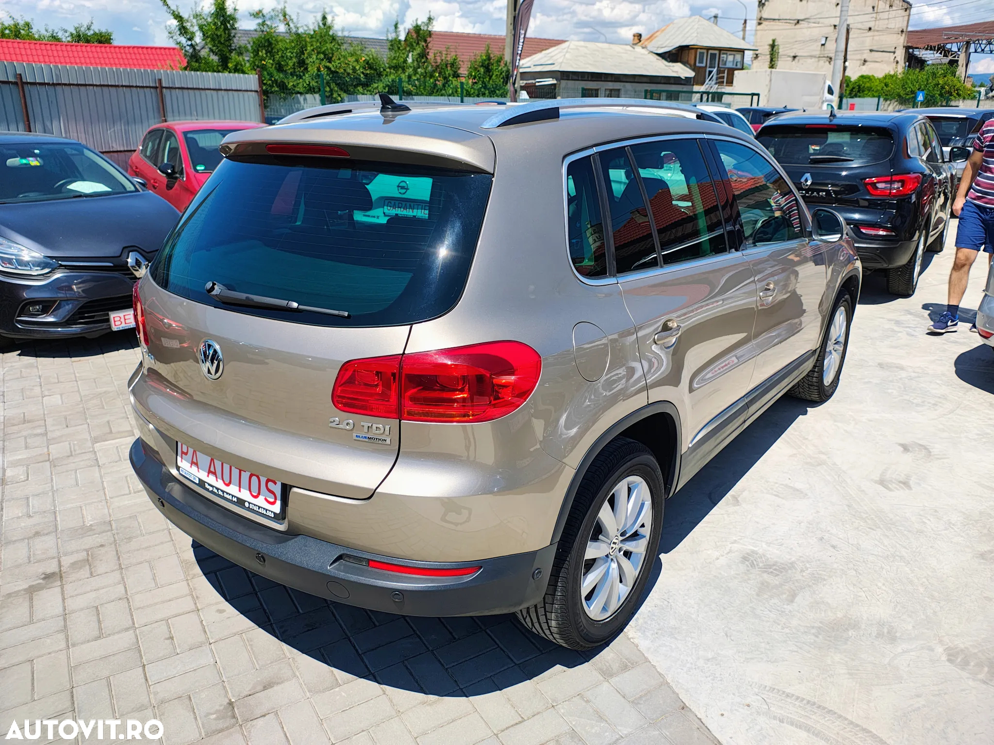 Volkswagen Tiguan 2.0 TDI DPF BlueMotion Technology Lounge Sport & Style - 2