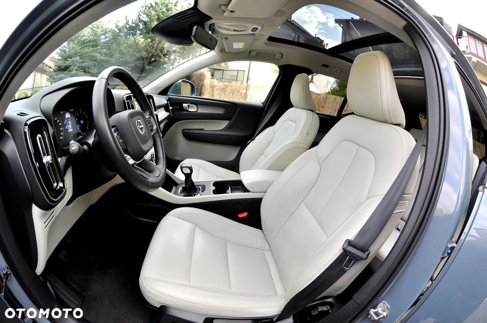 Volvo XC 40 T3 R-Design - 27