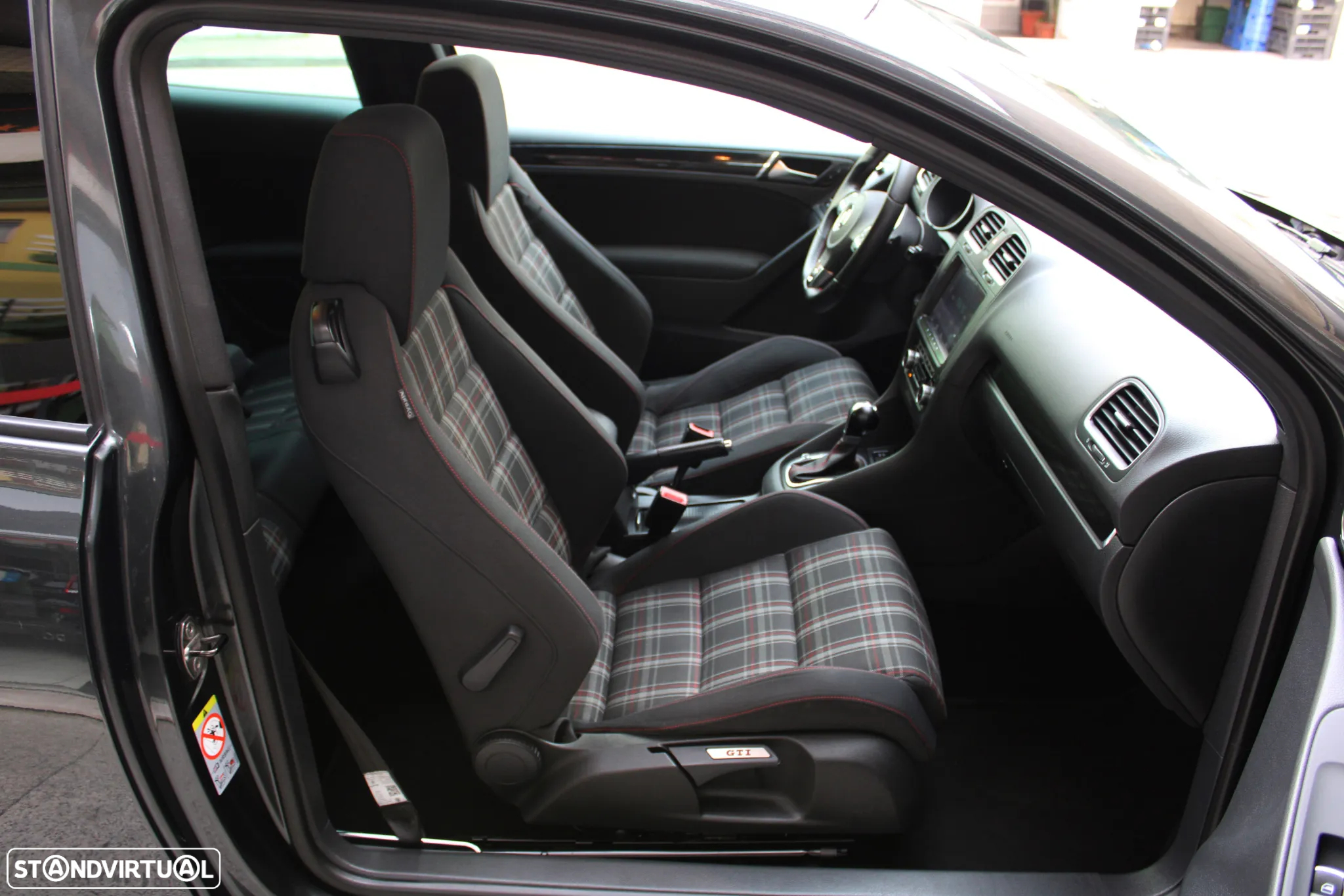 VW Golf 2.0 GTI DSG - 26