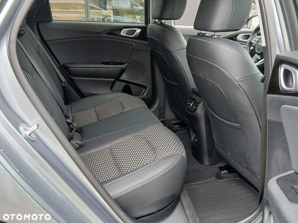 Kia Ceed - 21