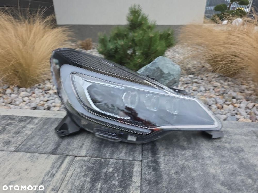 CITROEN DS3 LIFT Lampa prawa przód Bi-Xenon Dynamic Led 89909111 - 1