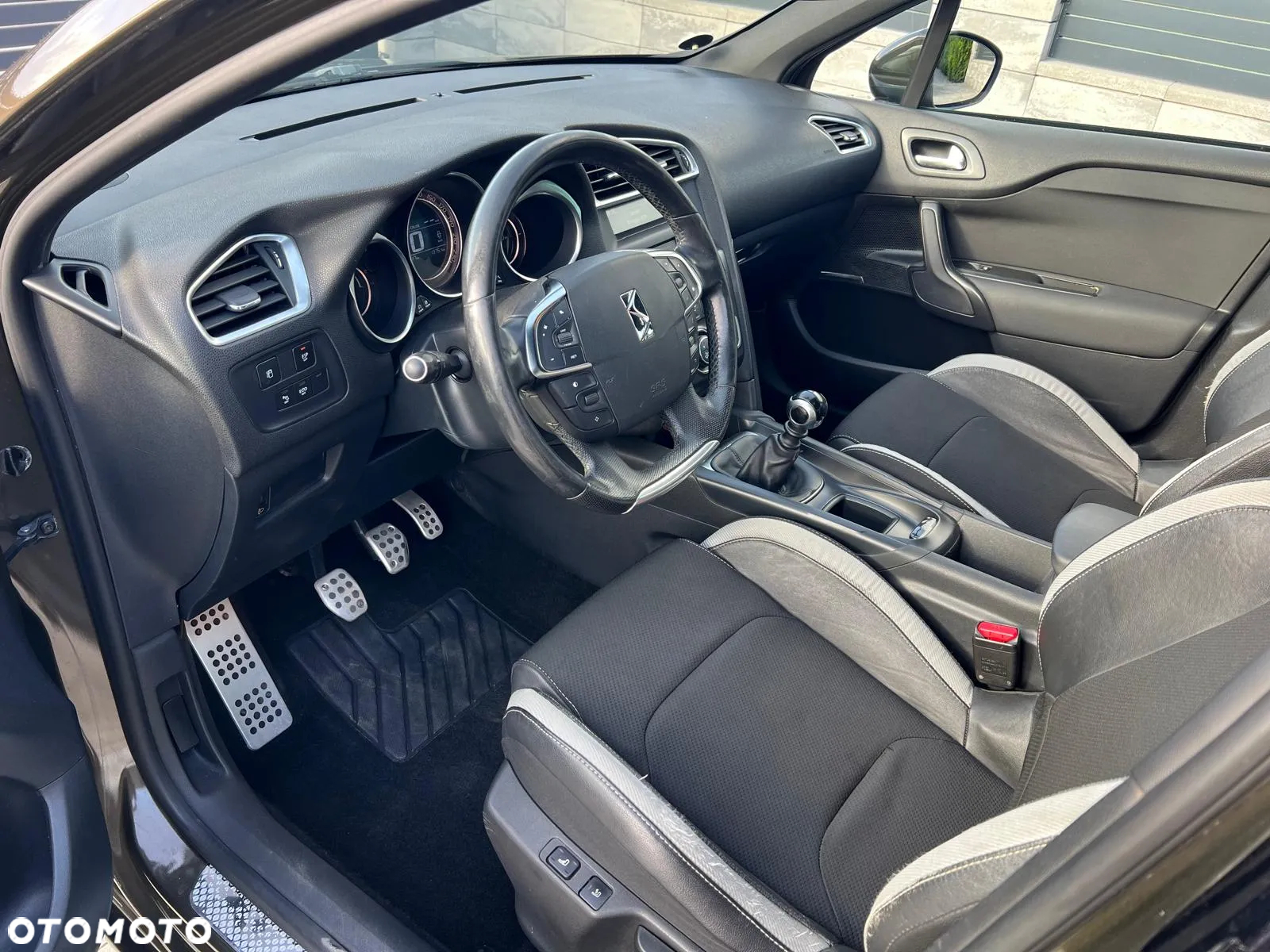 Citroën DS4 HDi 110 SoChic - 11