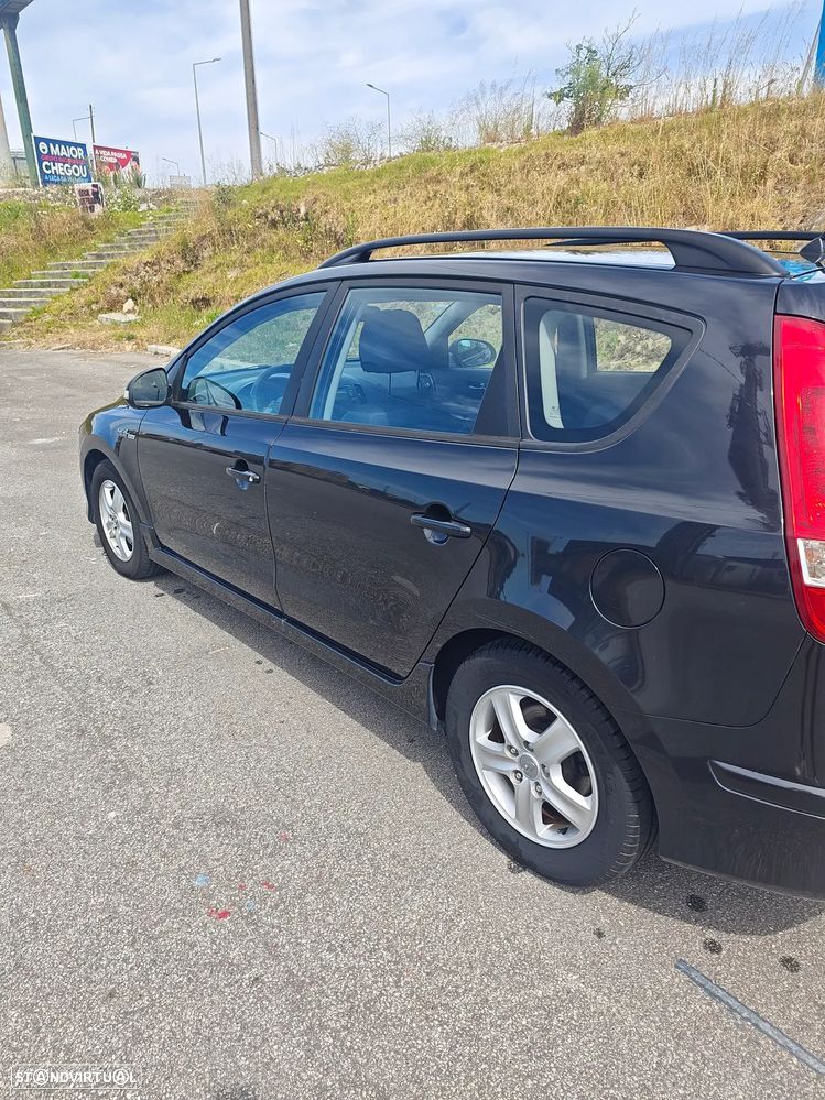 Hyundai i30 CW 1.6 CRDi Blue Comfort - 3