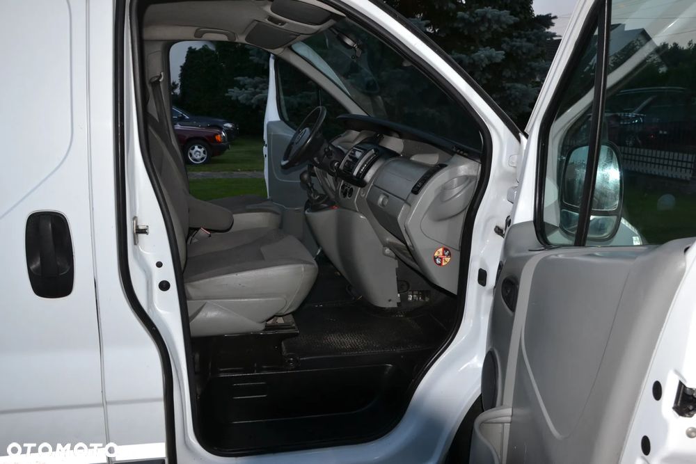 Opel Vivaro - 10
