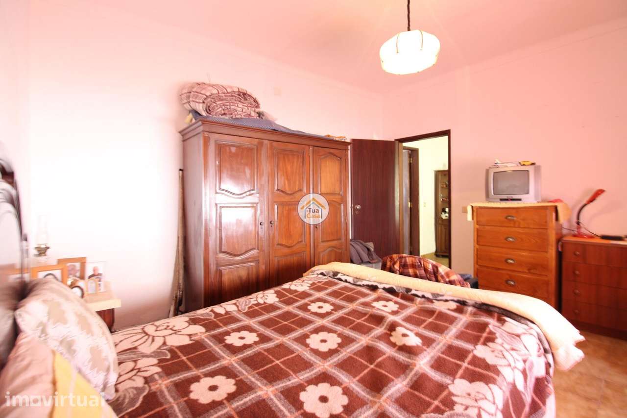 Moradia T2 com Espaço Exterior Localizada na Vila do Torrão, Concelho - Grande imagem: 5/25
