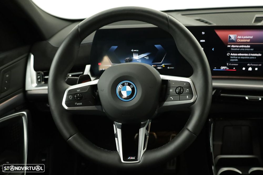 BMW iX2 eDrive20 Pack Desportivo M - 16