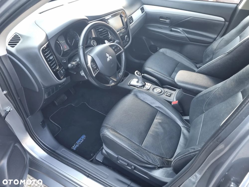 Mitsubishi Outlander 2.0 4WD Top - 37