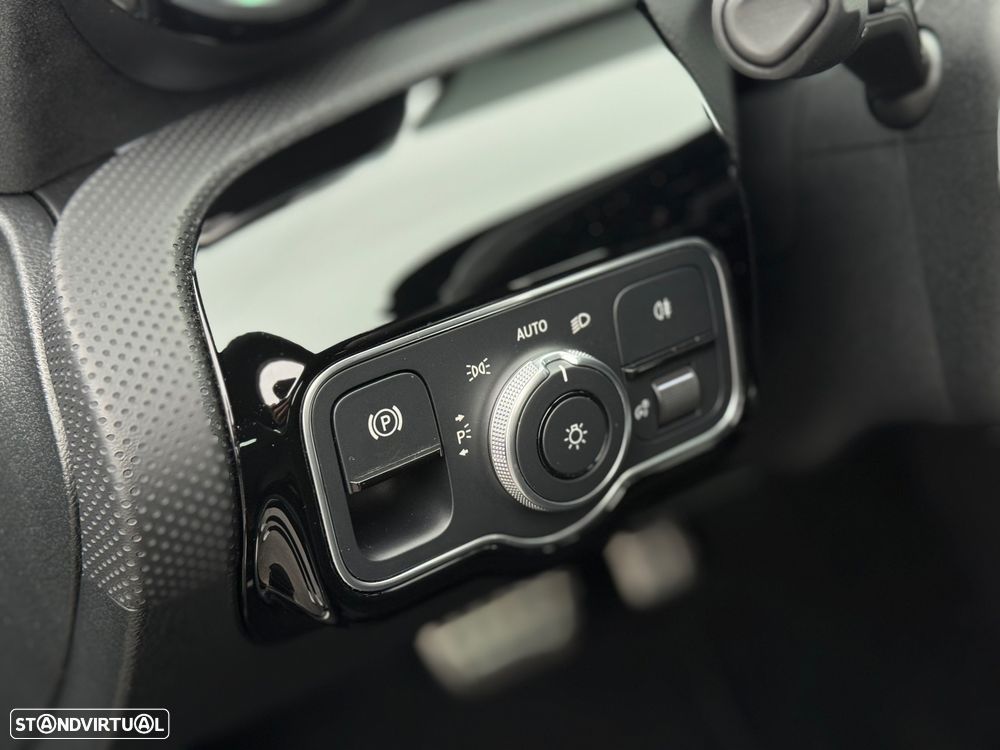 Mercedes-Benz A 180 7G-DCT Advanced AMG Line - 11