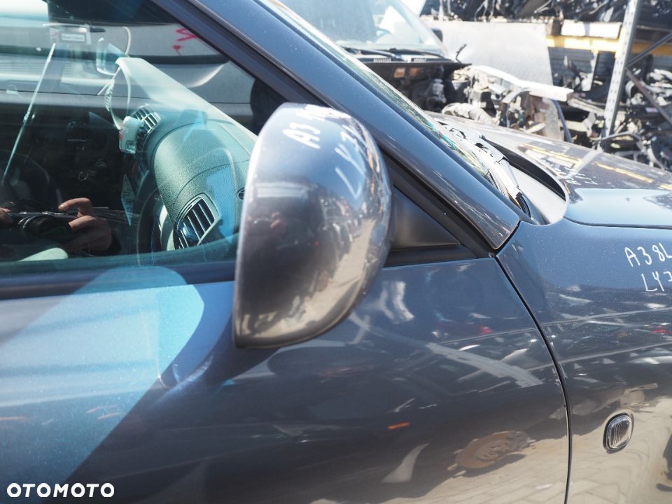 Lusterko Prawe Przednie Audi A3 8L Kolor: LY7K Europa - 2