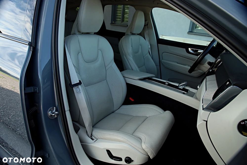 Volvo XC 60 B4 D AWD Plus Dark - 25