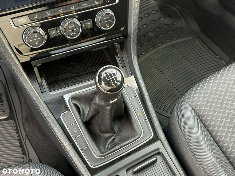 Volkswagen Golf Variant 1.6 TDI BMT Highline - 24