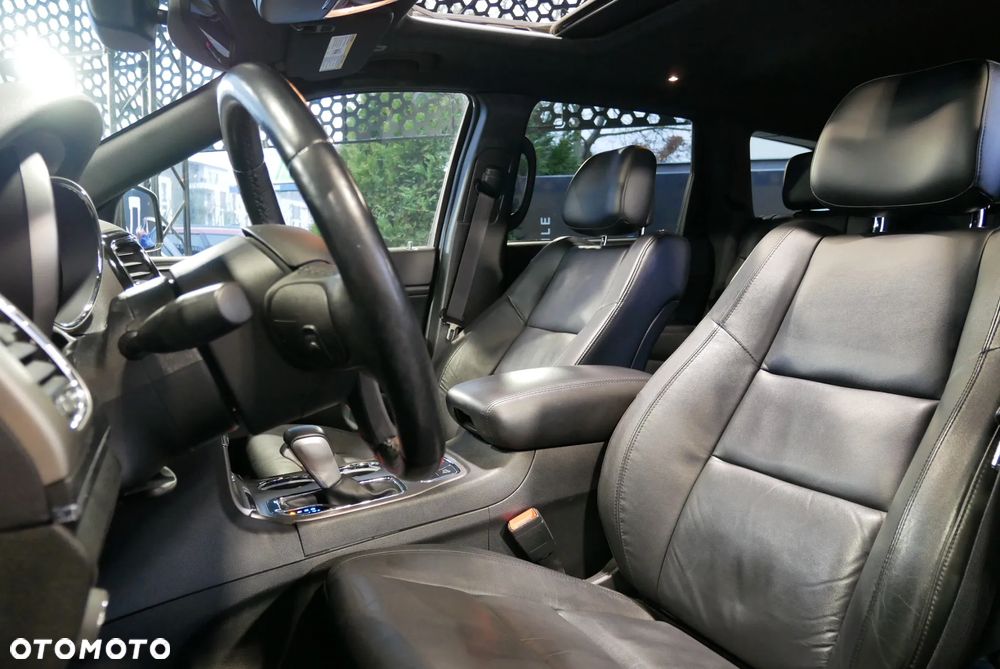 Jeep Grand Cherokee - 12