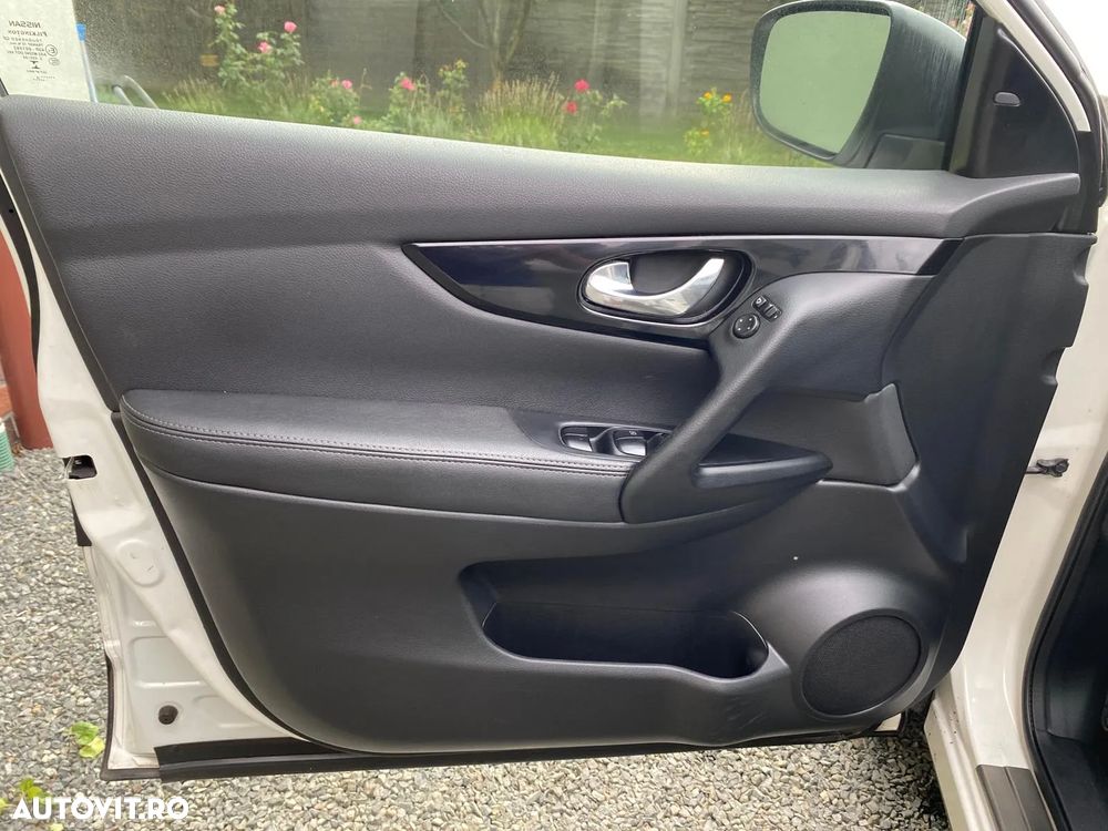 Nissan Qashqai 1.6 DCI Xtronic TEKNA - 26