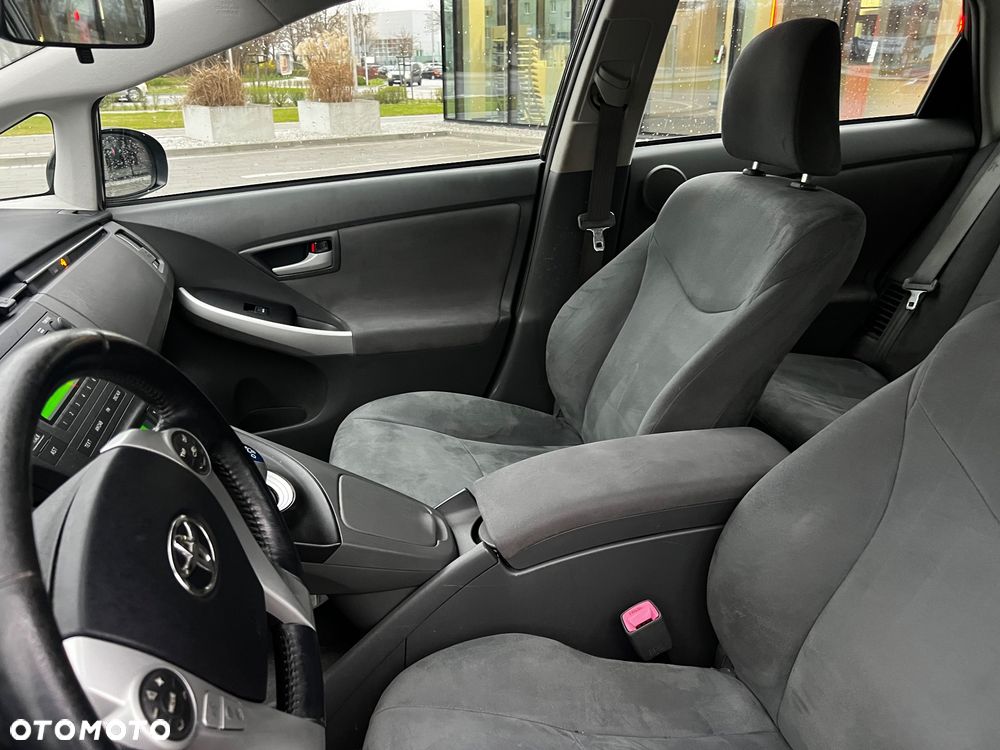 Toyota Prius (Hybrid) Comfort - 11