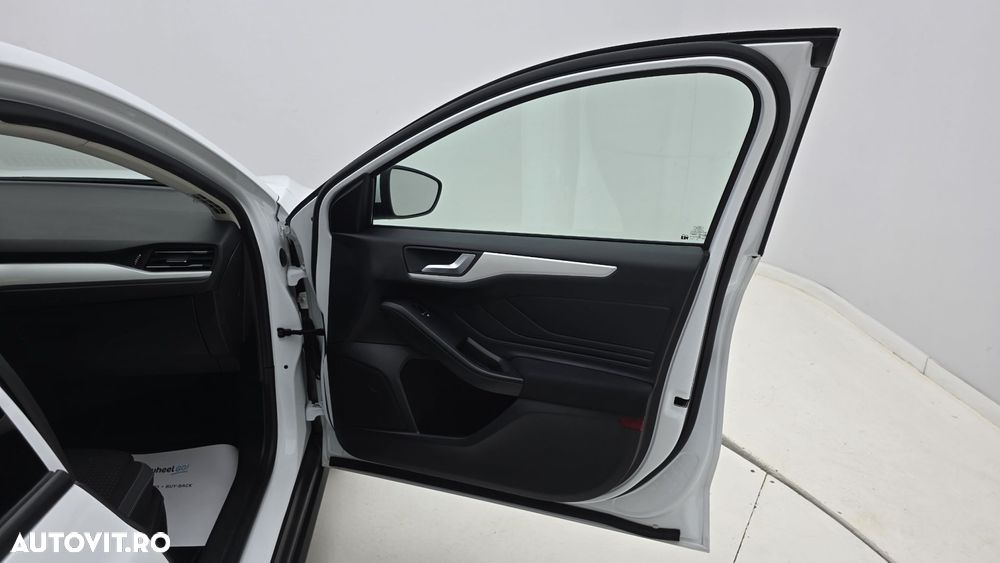 Ford Focus 1.0 EcoBoost Trend - 18