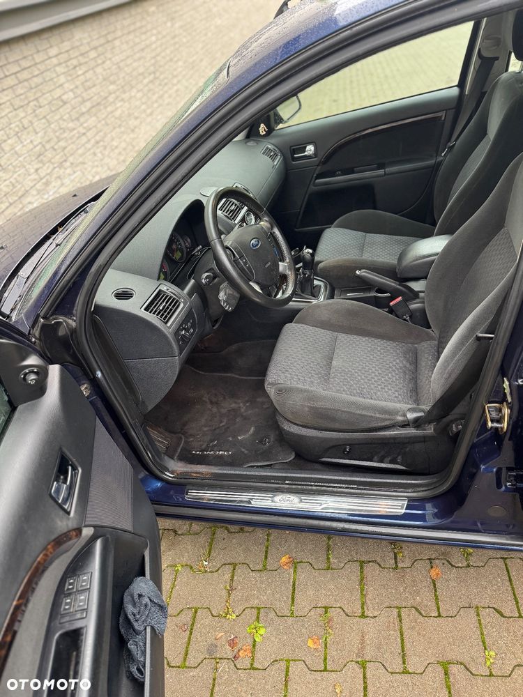 Ford Mondeo 1.8 Ghia X - 10