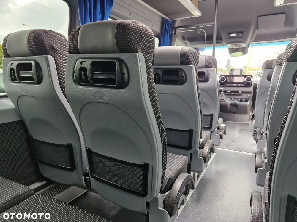 Mercedes-Benz Sprinter - 14