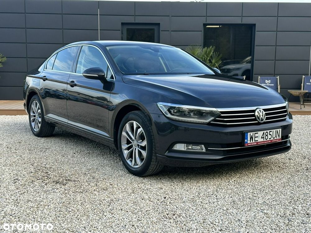 Volkswagen Passat - 1