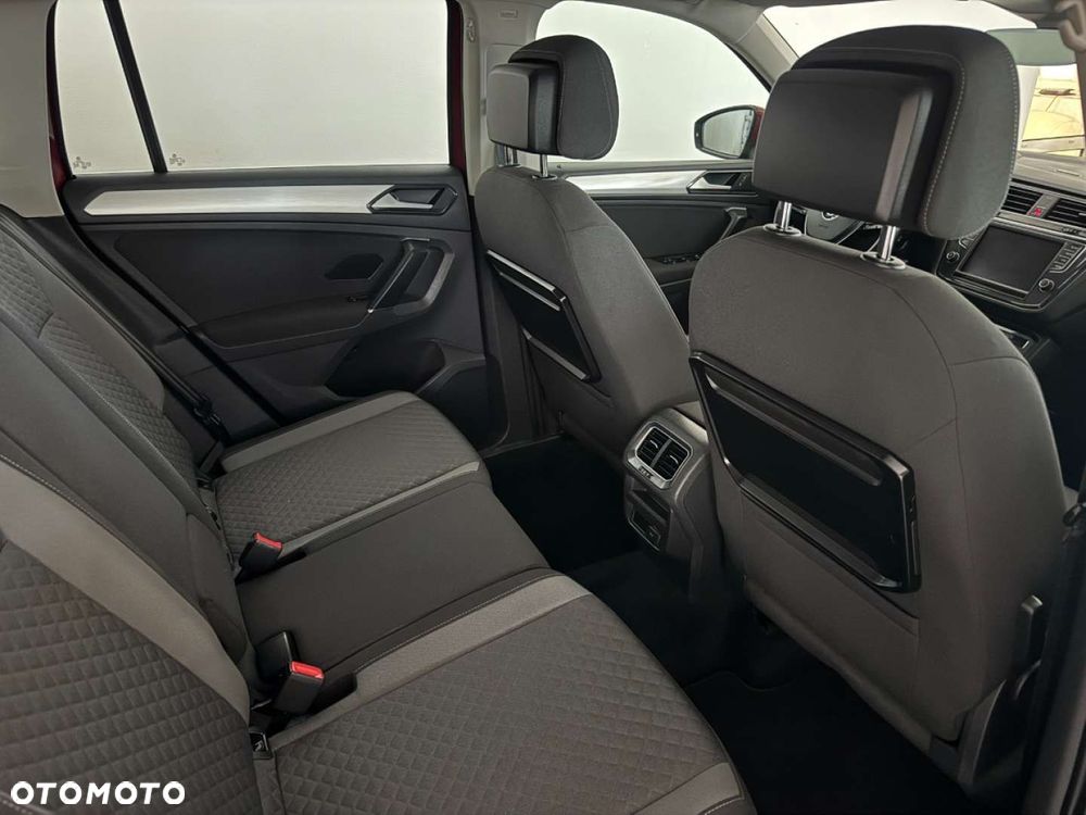 Volkswagen Tiguan - 24