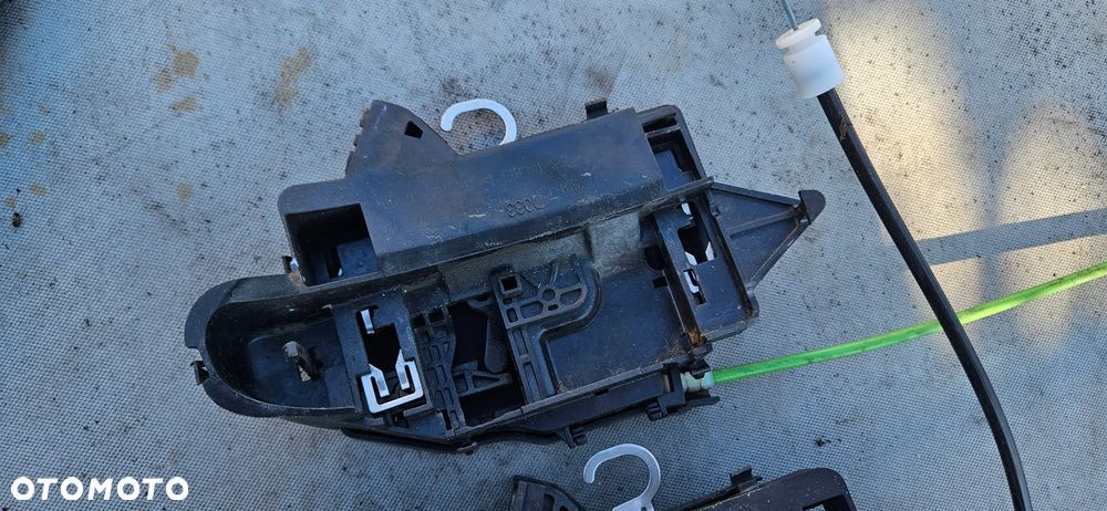 Kaseta mocowanie klamki lewy prawy przód tył Fiat Croma 2006r 51734943 51734942 51734935 51734934 - 6