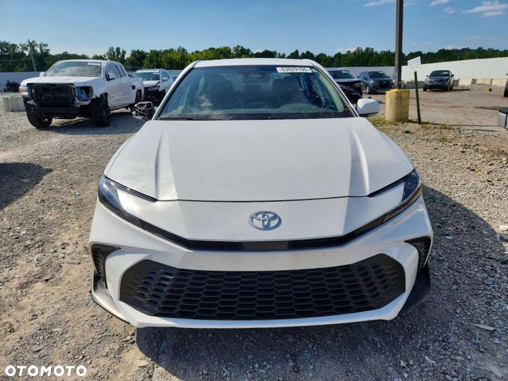 Toyota Camry - 5