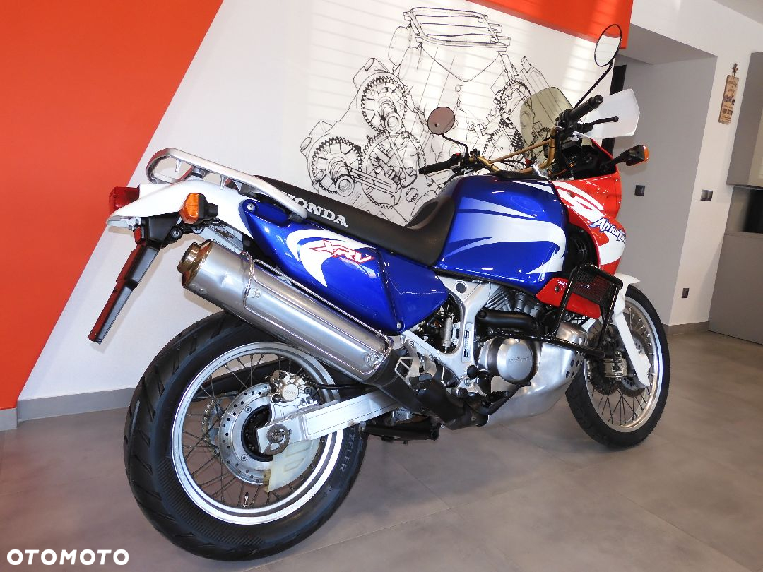 Honda XRV - 8