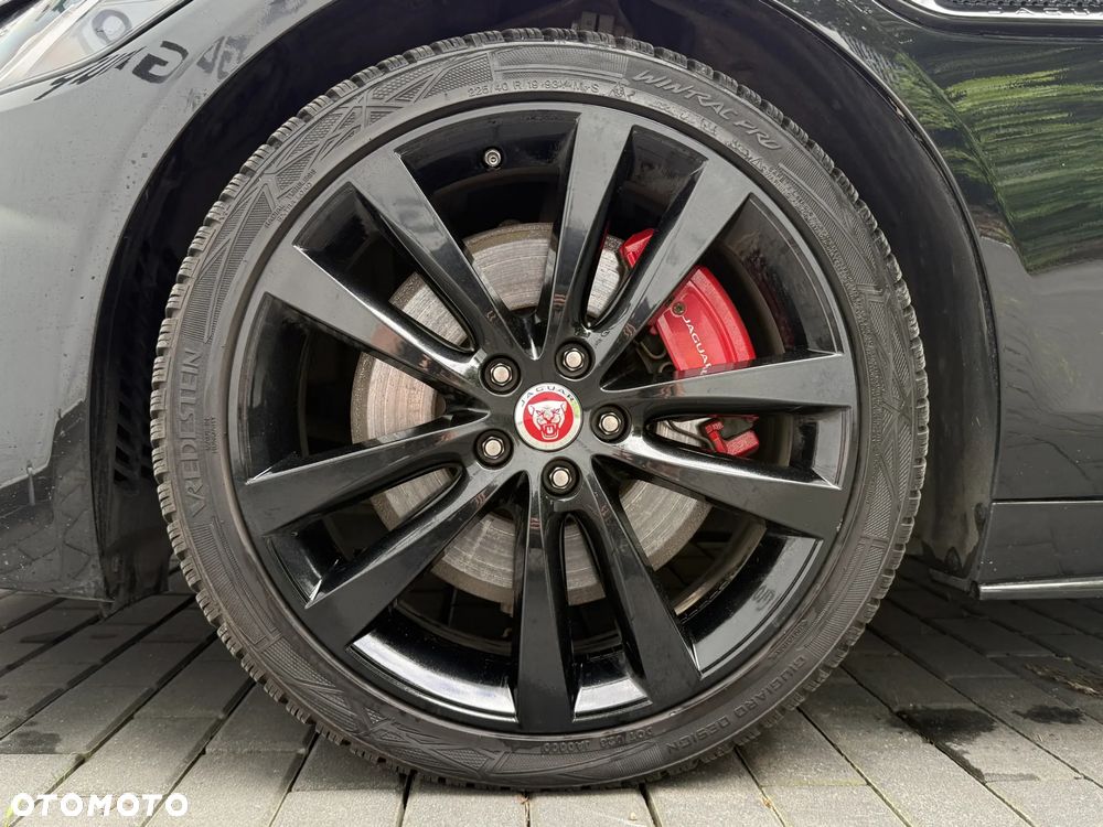 Jaguar XE 2.0 D200 mHEV R-Dynamic Black - 8