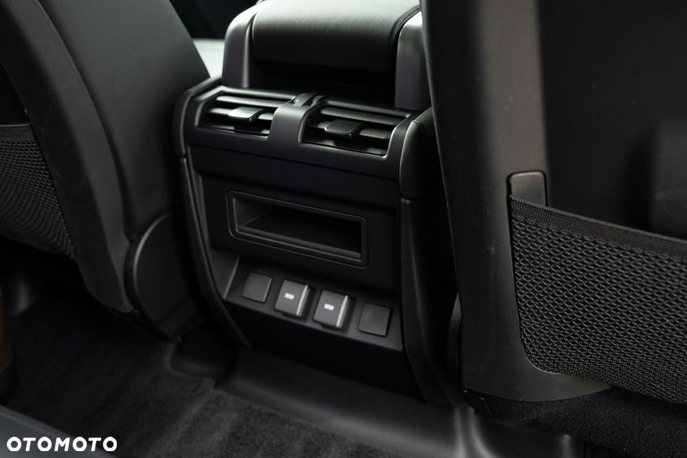 Land Rover Defender - 37