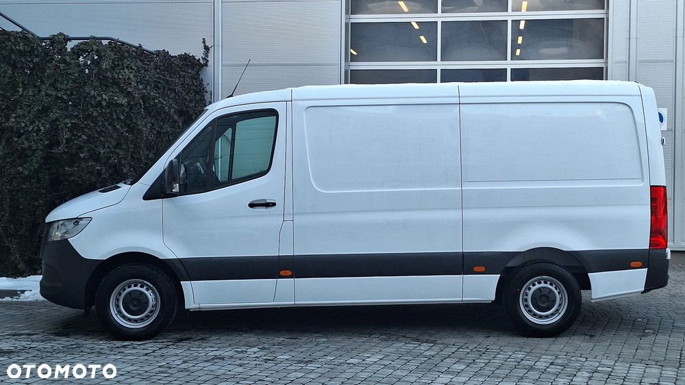 Mercedes-Benz Sprinter - 2