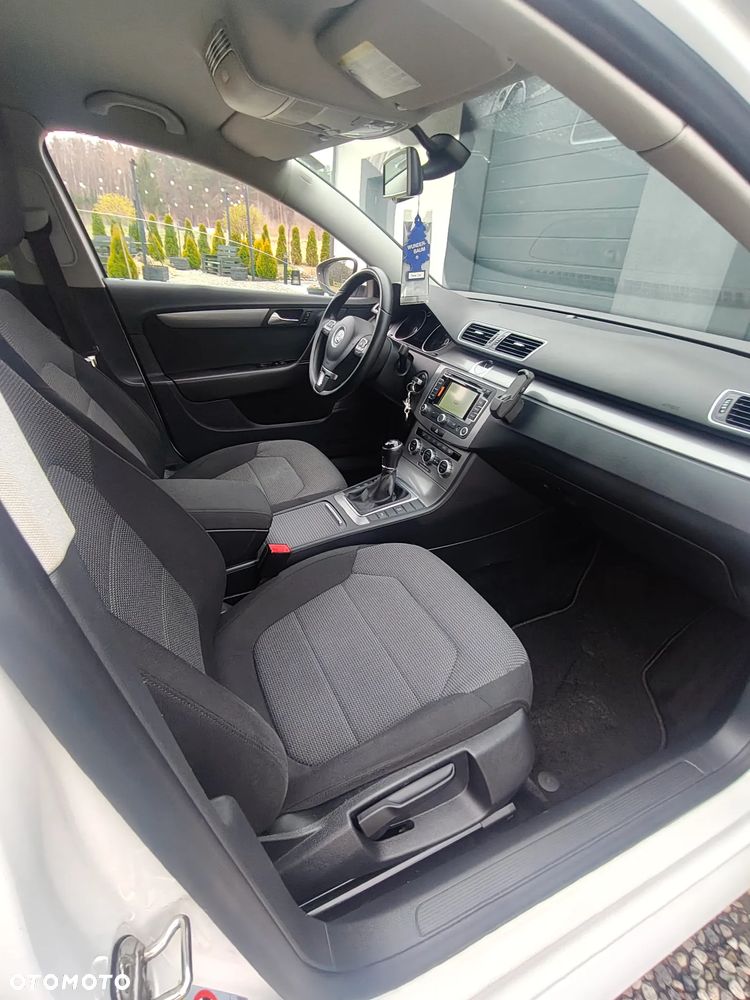 Volkswagen Passat - 10