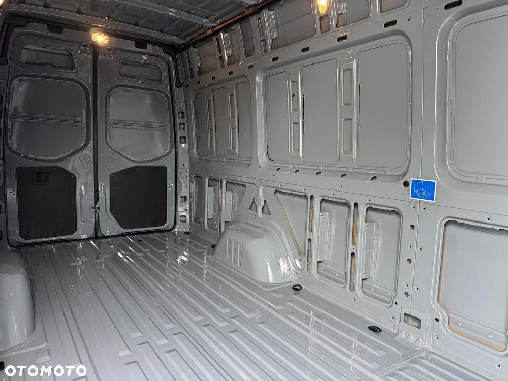 Mercedes-Benz Sprinter - 9