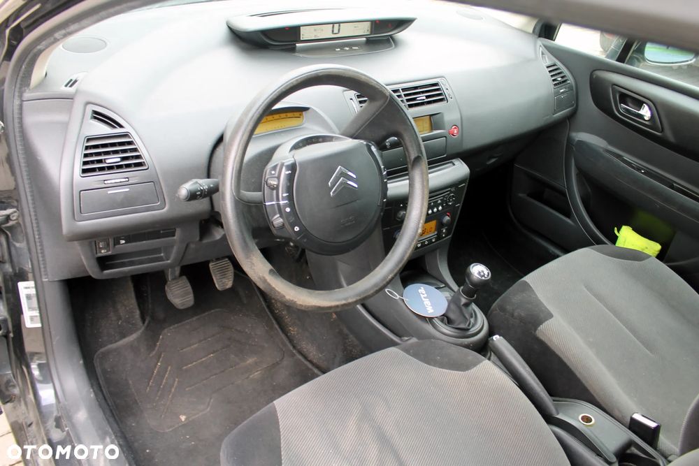 Citroën C4 1.4 16V Style - 11